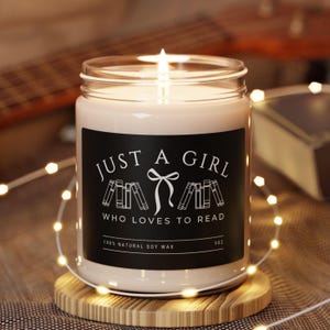 Reading Candle Gift, Book Lover Gift, Reading Gift, Book Reader Gift for Her, Bookish Candle, Bookclub Gift, Book Worm, Coquette Bow Candle