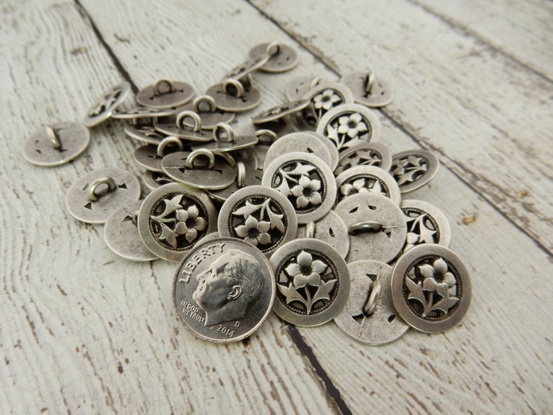 PETUNIA Metal Buttons 5/8 Antique Silver Qty 4 Flower - Etsy