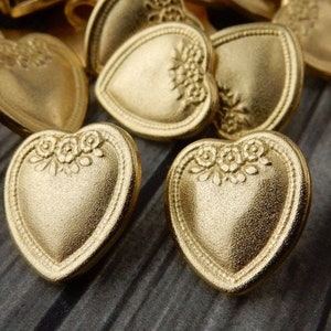 VINTAGE VICTORIAN Metal Buttons, Soft Gold Heart Flowers Button, 5/8" 15mm Qty 4 Great Leather Wrap Clasps Clothing Buttons