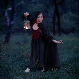 Vestido renacentista de gasa negra con mangas abullonadas / Blusa pirata con hombros descubiertos, estilo bruja, vampiro, gótico etéreo, hada oscura, tallas grandes imagen 12