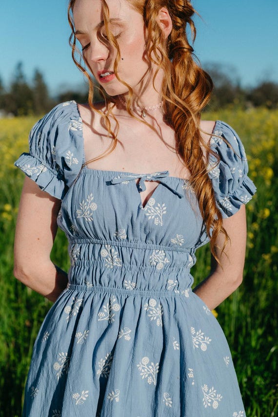 milkmaid dress blue Regency Blue Floral Milkmaid Dress: Cotton Renaissance Cottagecore Chemise