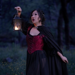 Vestido renacentista de gasa negra con mangas abullonadas / Blusa pirata con hombros descubiertos, estilo bruja, vampiro, gótico etéreo, hada oscura, tallas grandes imagen 11