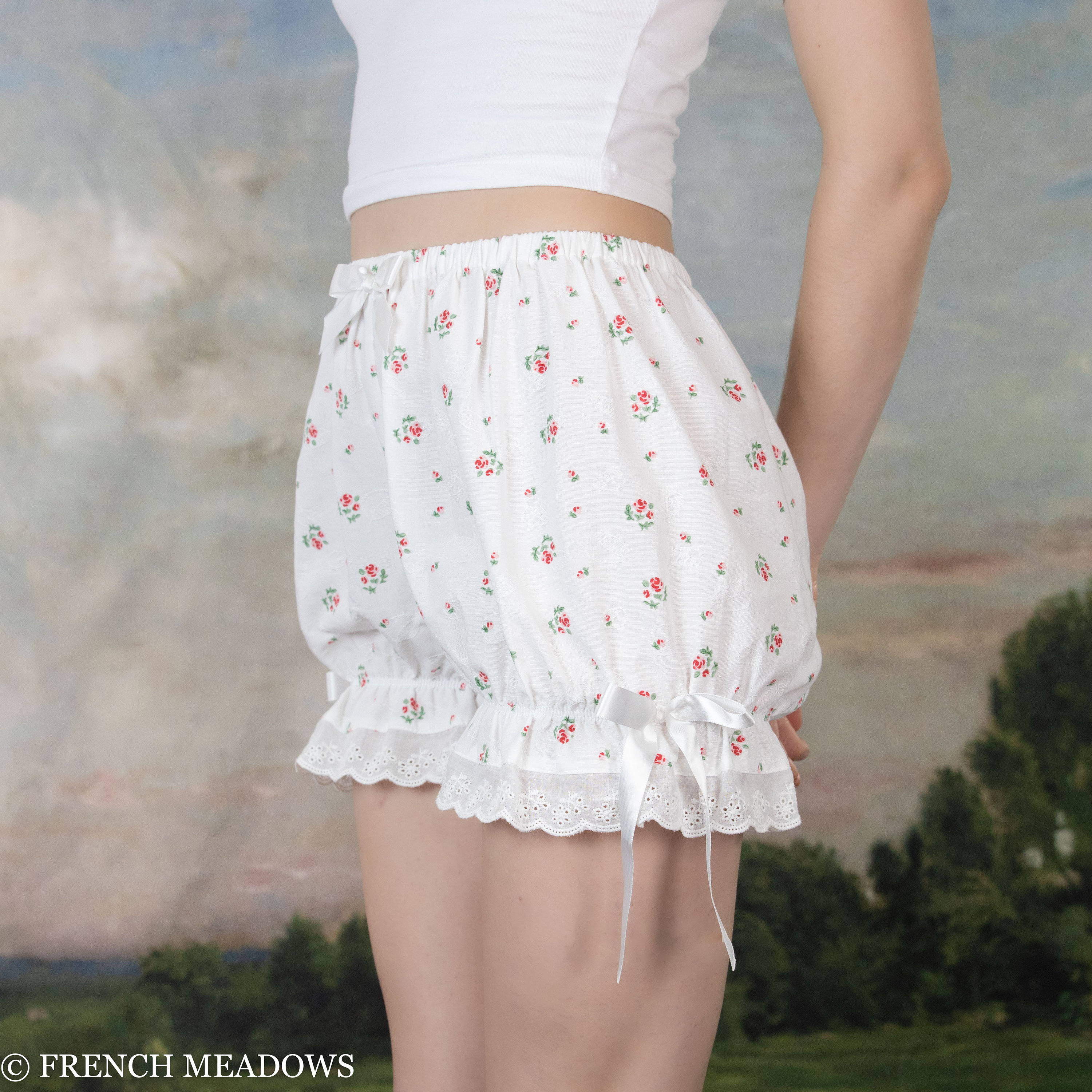 さよならブルマ。 = farewell bloomers. Victorian Floral Bloomers | Ditsy Rose White Ruffled