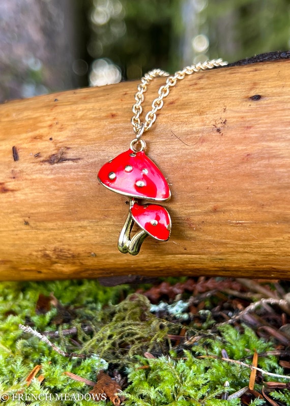 Red mushroom necklace deals