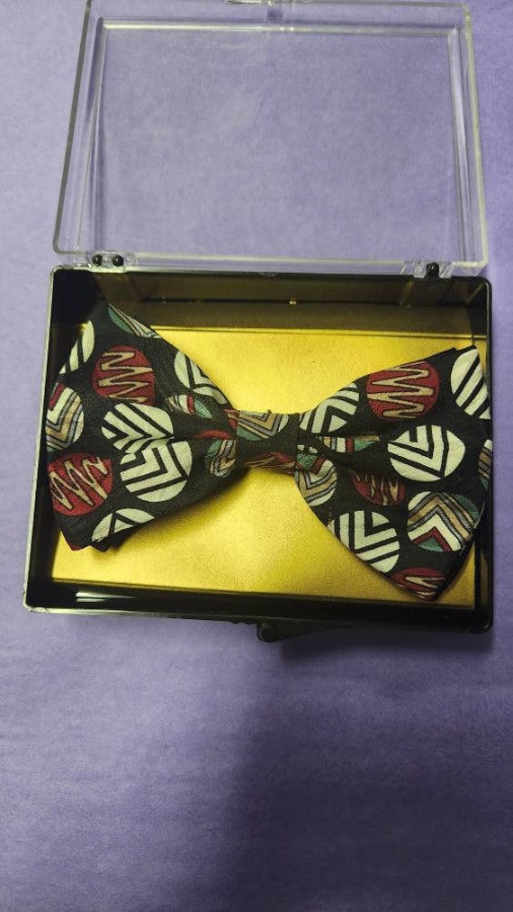 New Men's Boxed Black Absract Pattern Bow Tie Pret