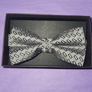 New Men&#39;s Boxed Silver Rectangle Pattern Bow Tie Pretied Adjustable Bowtie