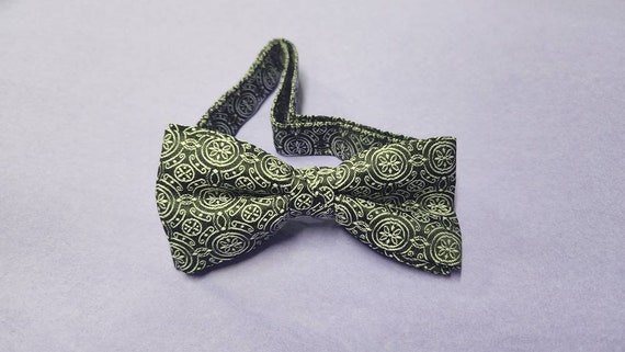 New Men's Boxed Black and White Compass Bow Tie P… - image 1