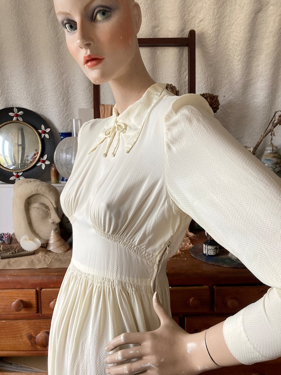 SIZE UK 8-10 / 1930s-40s Cream Dress with Dagger … - image 4