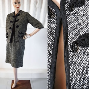SIZE 10 / 1950s-60s Tres Chic Monochrome Tweed Suit with Box Jacket SIZE 10