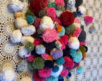 Lot de pompons en laine faits main