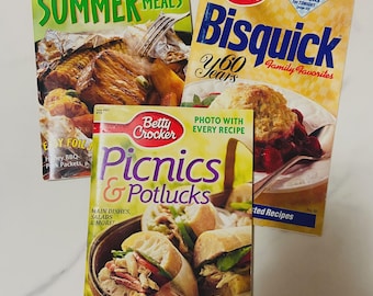 Vintage Betty Crocker Bisquick Grocery Store Booklets Cookbook Summer Potluck Recipe Book 1990s y2k
