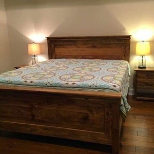 Cama estilo granja Biloxi / Estructura de cama de madera maciza / Muebles rústicos para dormitorio / Tamaños y acabados personalizados / Estilo granja hecho a mano