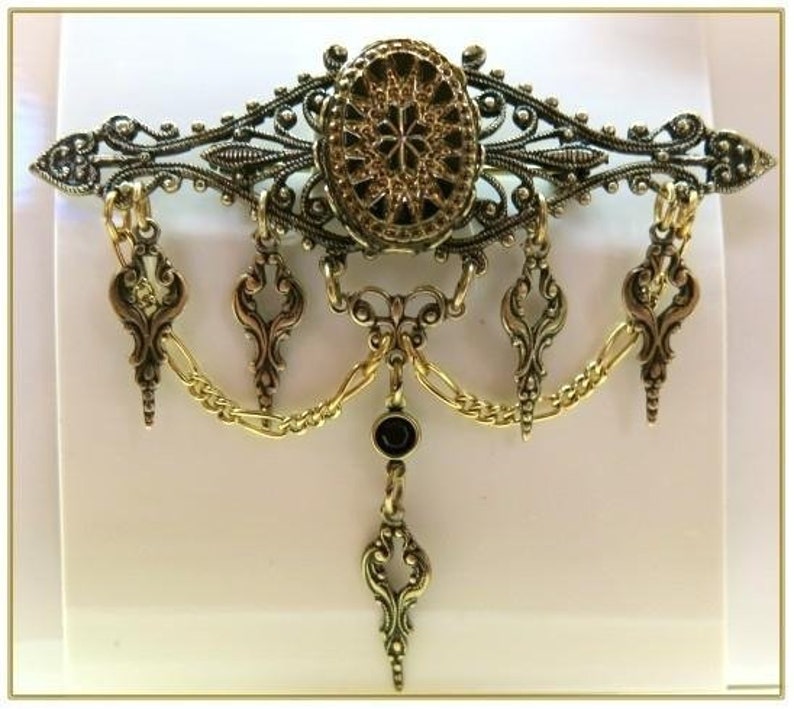 Victorian Costume Jewelry to Wear with Your Dress