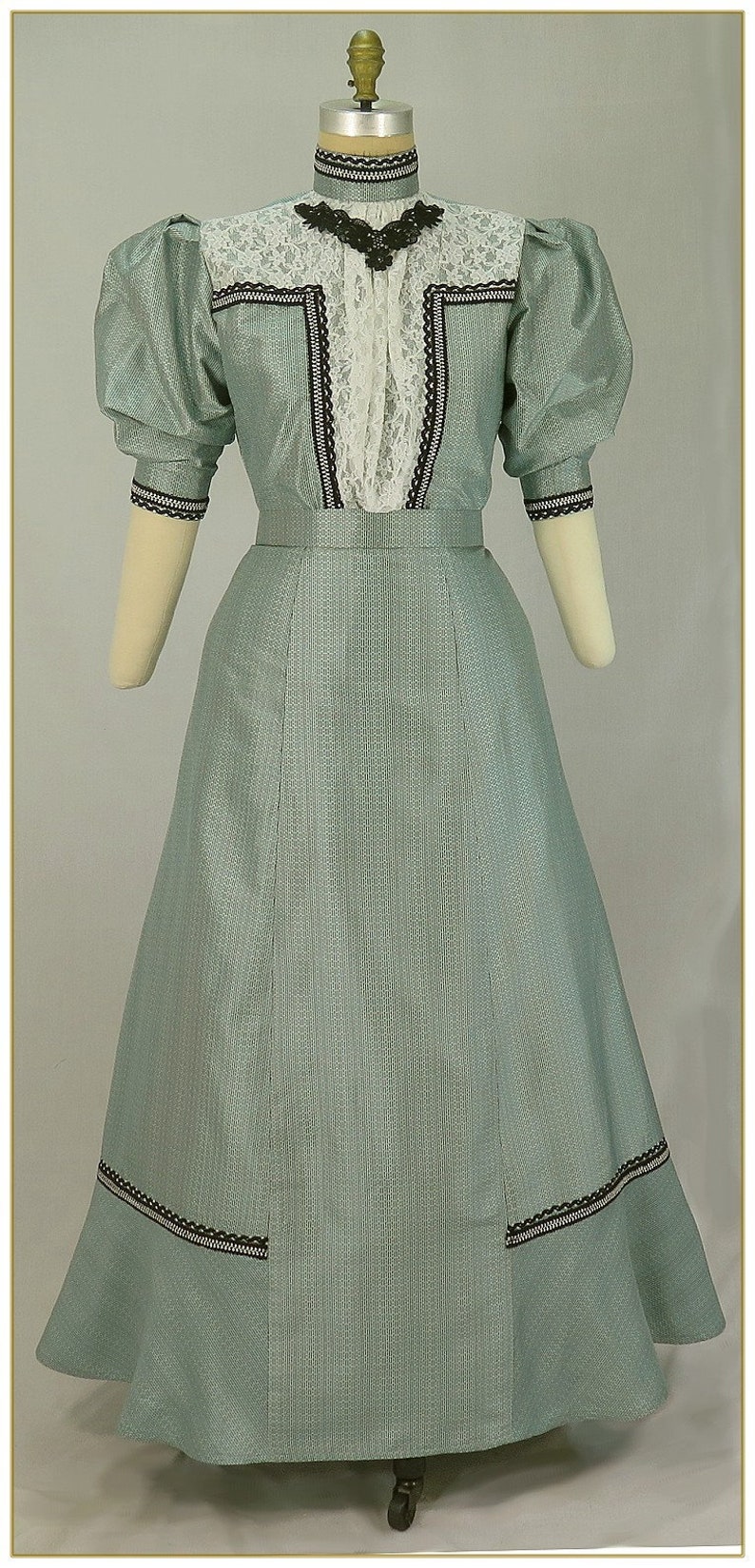 old fashioned women's clothing