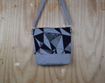 shoulder bag folk. grey