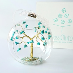 Regalo de piedra natal de diciembre, adorno navideño de cristal, árbol de alambre turquesa en bola de cristal