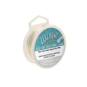 May include: A spool of silver-colored dead-soft craft wire. The label reads "Wire elements DEAD-SOFT CRAFT WIRE ROUND Silver Color/Couleur Argent/Color Plata TARNISH-RESISTANT/RESISTANT AU TERNISSEMENT/RESISTENTE AL DESLUSTRE".