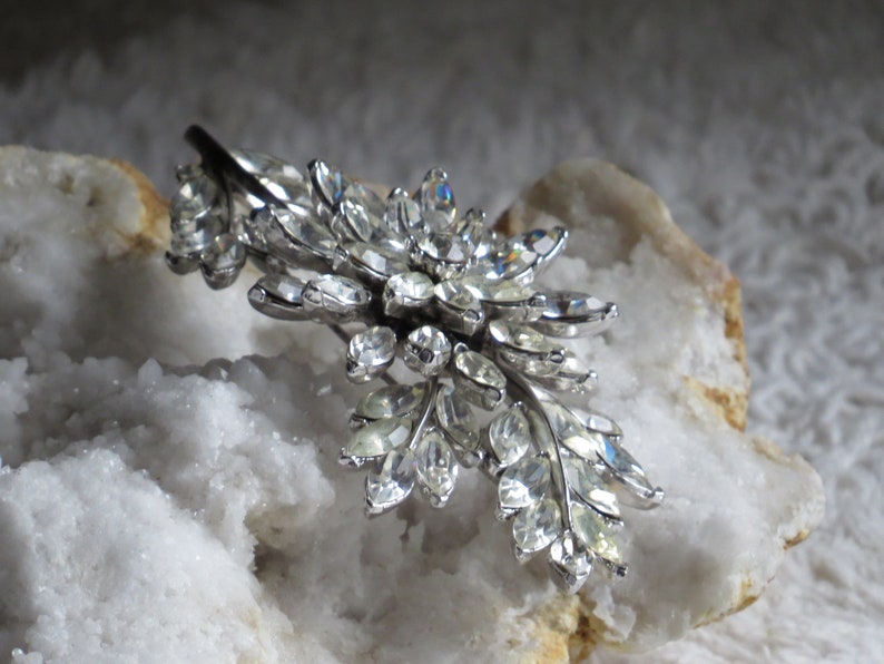 TRIFARI RHINESTONE BROOCH Vintage Brooch Vintage Rhinestones Vintage Wedding Trifari Jewelry Clear Rhinestones Wedding Jewelry Bling