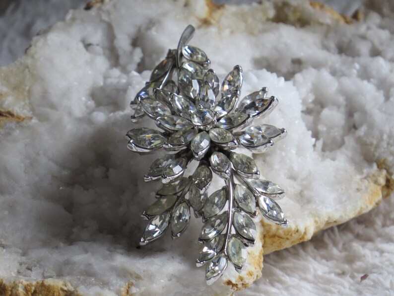TRIFARI RHINESTONE BROOCH Vintage Brooch Vintage Rhinestones Vintage Wedding Trifari Jewelry Clear Rhinestones Wedding Jewelry Bling