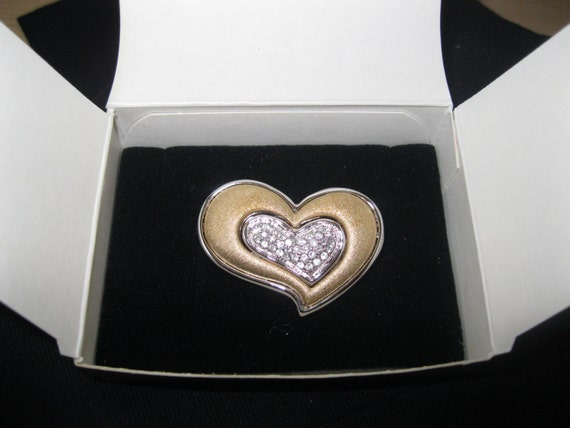 Avon "GOLDEN HEART" Pin - image 1