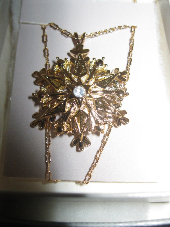 SALE: Vintage "GLISTENING SNOWFLAKE" Necklace - image 1