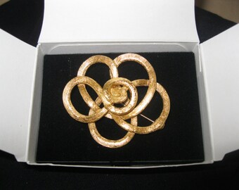 SALE: Avon "Swirl" Pin