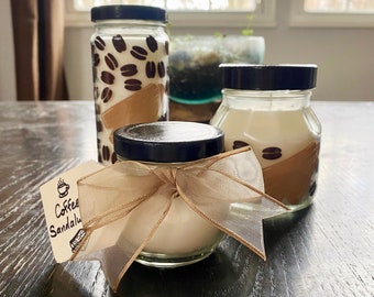 Bijenwaskaars, Met de hand gegoten kaars van upcycled potcontainers, Katoenen lont, Koffie- en sandelhoutgeur