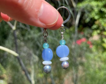 Beaded faux pearl drop earrings / Blues