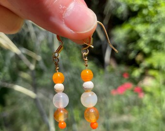Beaded stone dangle earrings / Orange & clear