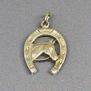 Vintage Horse Head Horse Shoe Charm Good Luck  Pendant Solid Gold 375 Yellow Gold 9ct YG042