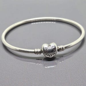 Pandora Moments Hjärtspänne Armring 21 cm/8,25 tum 925 Sterlingsilver SV056