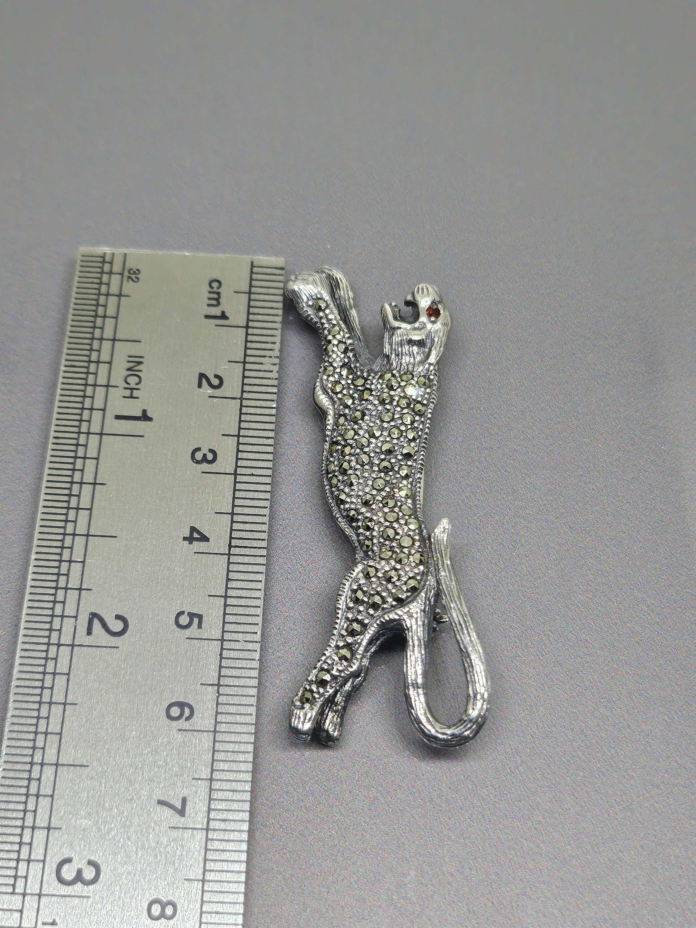 Broche Chats En Argent 925 Avec Rubis, Marcassites Et émail - Neuf Sans Emballage, Fabrication Française