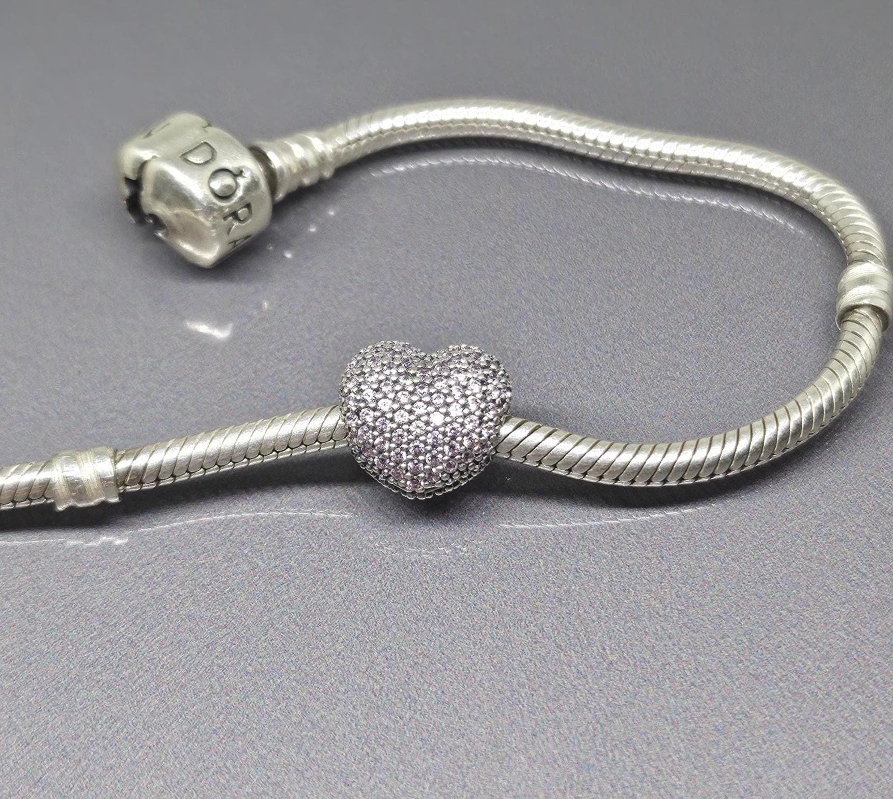 パンドラ×ディズニーのブレスレット、ミッキー＆ミニーのチャームをTDR