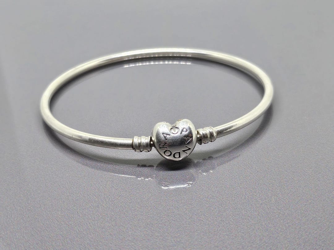 Pandora Moments Heart Clasp Bangle 21cm/8.25 Inches 925 Sterling