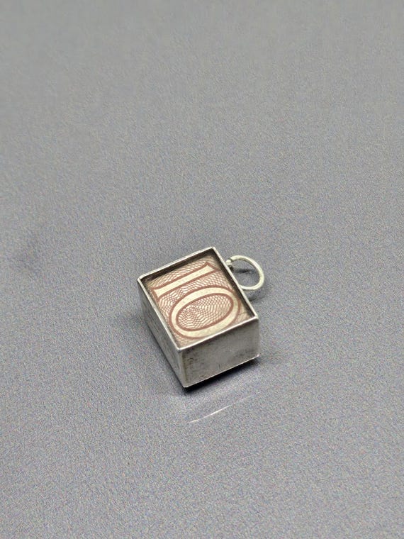 Vintage 1970s 10 Pound Note, In Emergency Break Glass Money Box Charm Ten Pound Money Box Charm 925 Sterling Silver SN055 R View 4