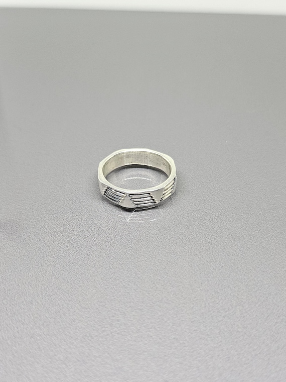 Triangle Pattern Ring Ribbed Band Ring Minimalist… - image 1