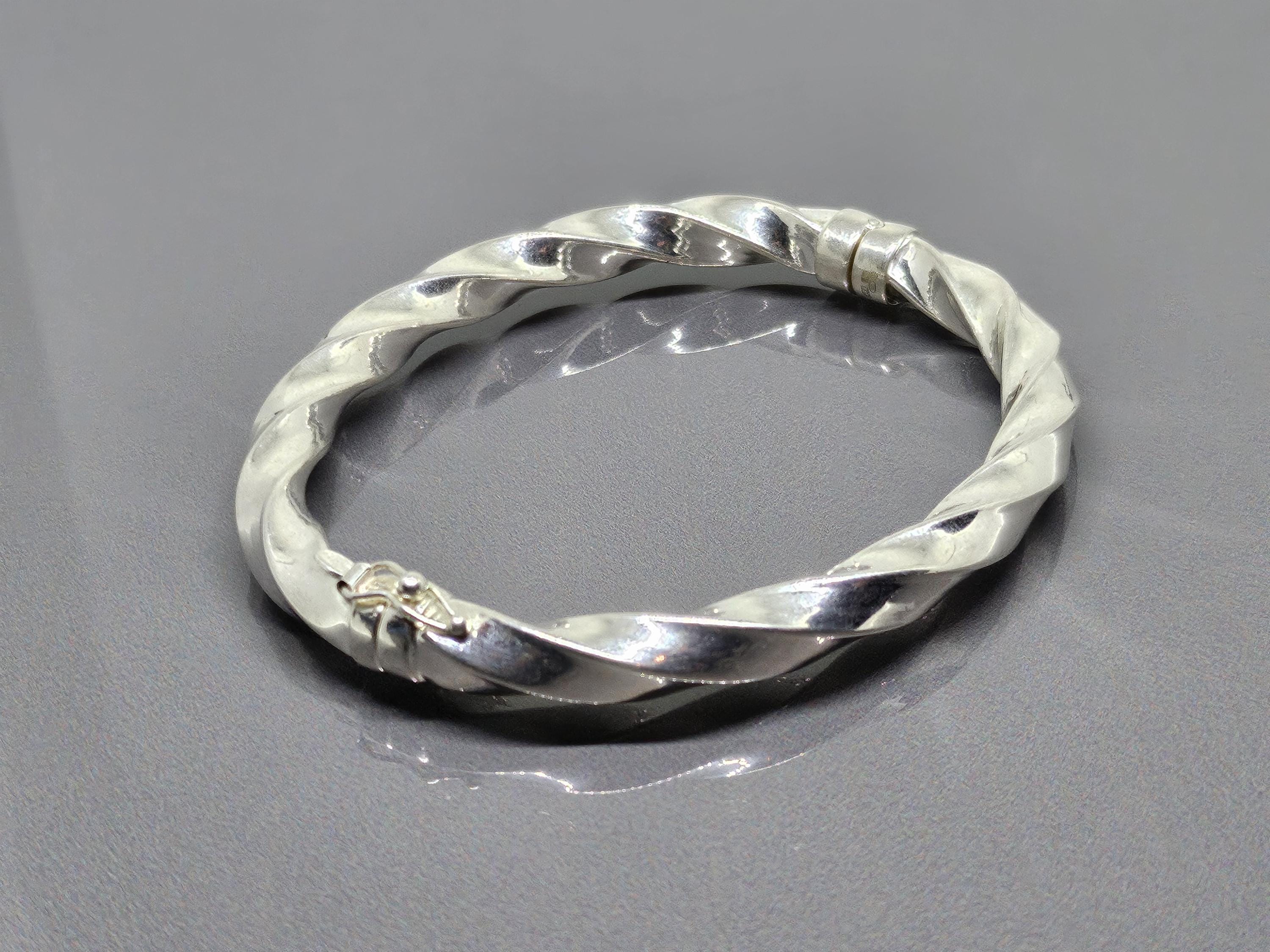 【CTHY】TWIST BANGLE V-20588711_0_320.jpg?pristine=true