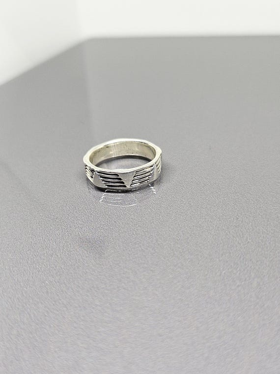 Triangle Pattern Ring Ribbed Band Ring Minimalist… - image 2