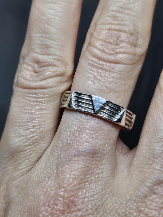 Triangle Pattern Ring Ribbed Band Ring Minimalist… - image 6