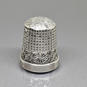 Antique 1923 JS&J SewingThimble Dimpling with Starburst Flower Pattern Size 6 925 Sterling Silver ST108