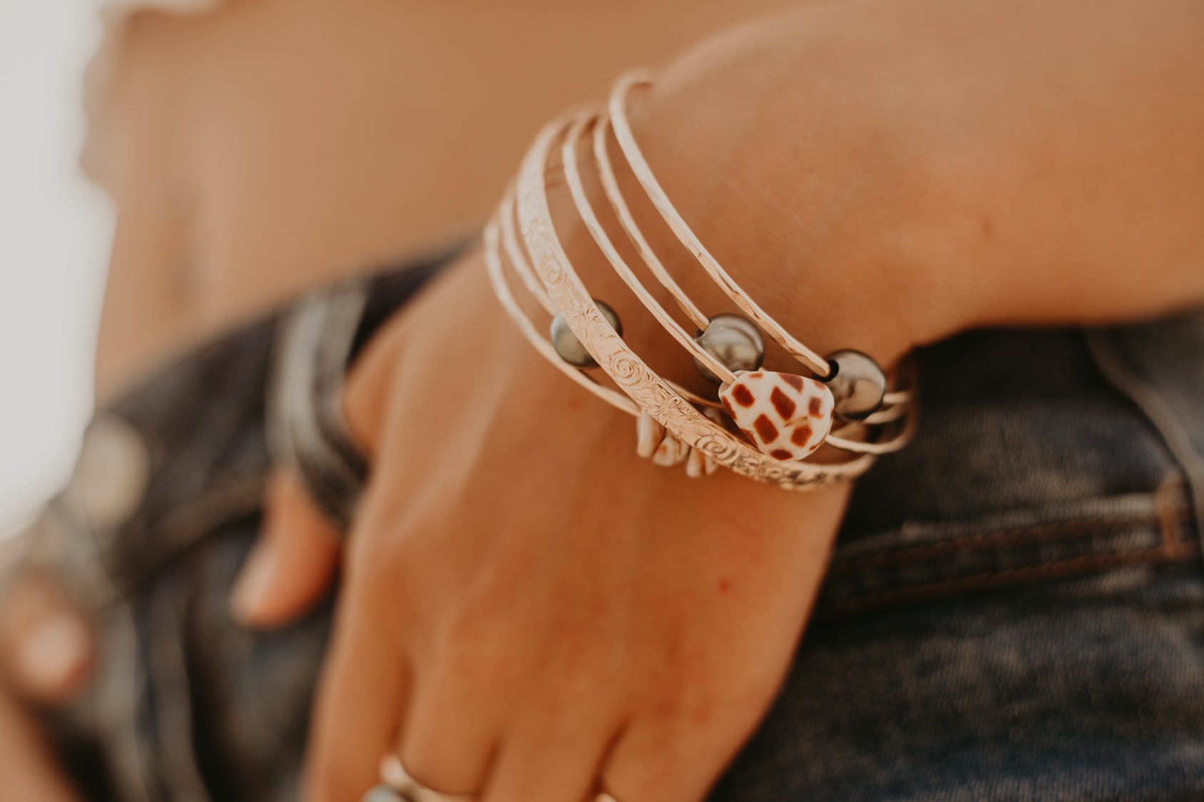 Rare Hawaiian Shell Bangle