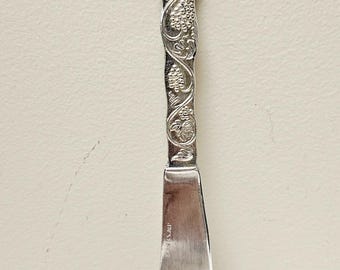 Swedish butter spreader with vine pattern