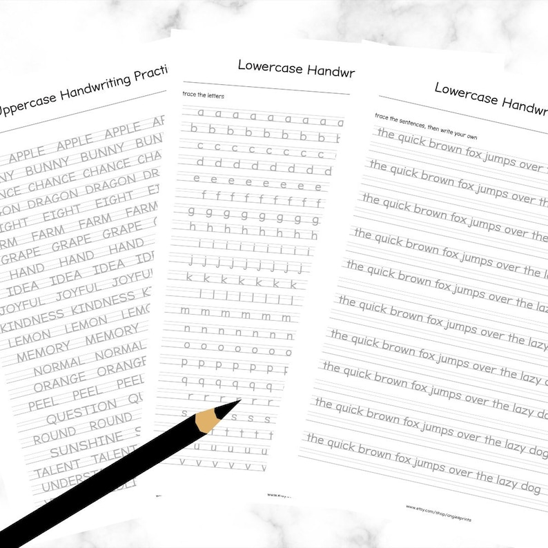Puede incluir: Dos hojas de trabajo imprimibles en blanco y negro para practicar la escritura cursiva en min&uacute;scula. La primera hoja de trabajo tiene letras min&uacute;sculas para trazar. La segunda hoja de trabajo tiene la frase "the quick brown fox jumps over the lazy dog" repetida varias veces con l&iacute;neas para trazar.