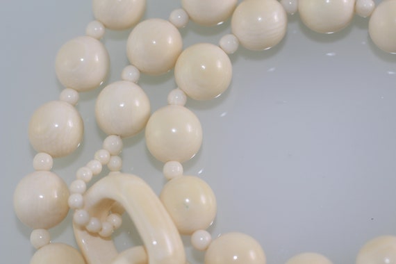 Fabulous Mid Century Modern Bone Bead Necklace - image 8