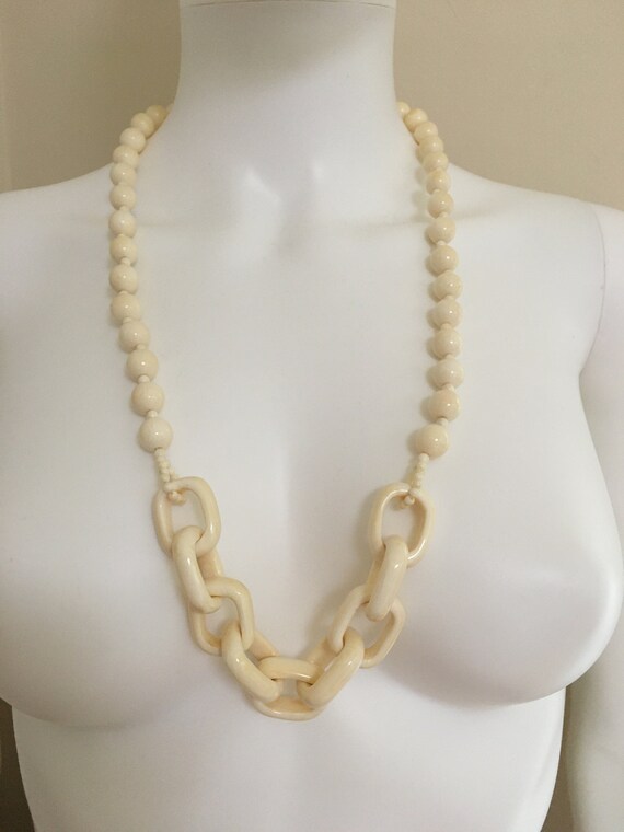 Fabulous Mid Century Modern Bone Bead Necklace - image 2