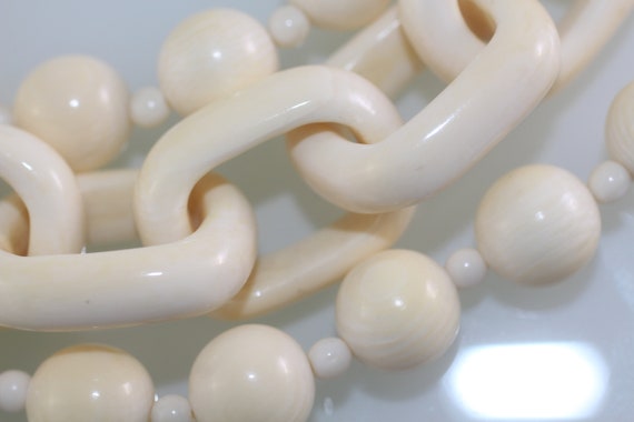 Fabulous Mid Century Modern Bone Bead Necklace - image 9