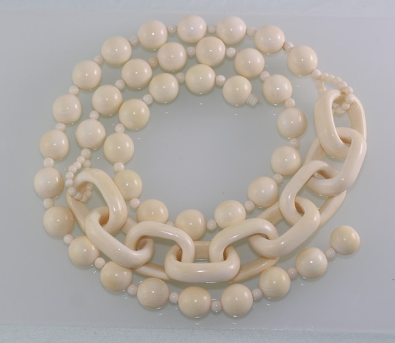 Fabulous Mid Century Modern Bone Bead Necklace - image 1