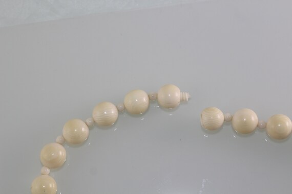 Fabulous Mid Century Modern Bone Bead Necklace - image 6