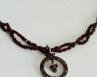 Collar antiguo victoriano con colgante de granate relleno de oro / Collar bohemio de granate GF con cuentas de granate facetadas de dos hilos / Piedra natal de enero