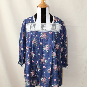 Blue Floral Festival Tunic Blouse Lace Accents 1970s Boho
